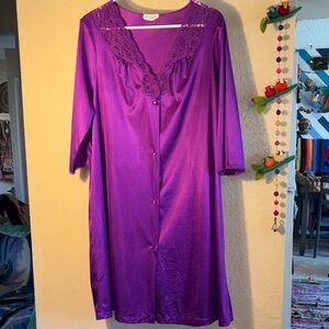 EUC VINTAGE Vanity Fair nightgown or negligee featuring a silky purple fabric an